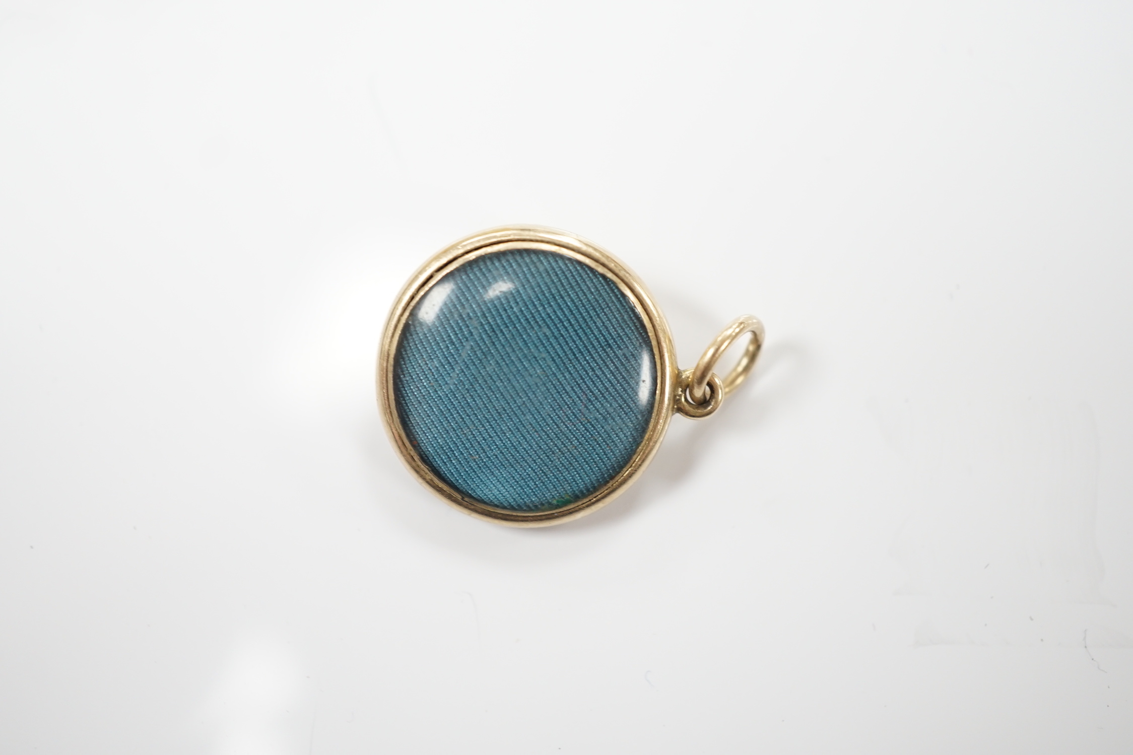 An Edwardian yellow metal and seed pearl set spray brooch, 45mm, together with a similar yellow metal and turquoise cluster set pendant with glazed back.